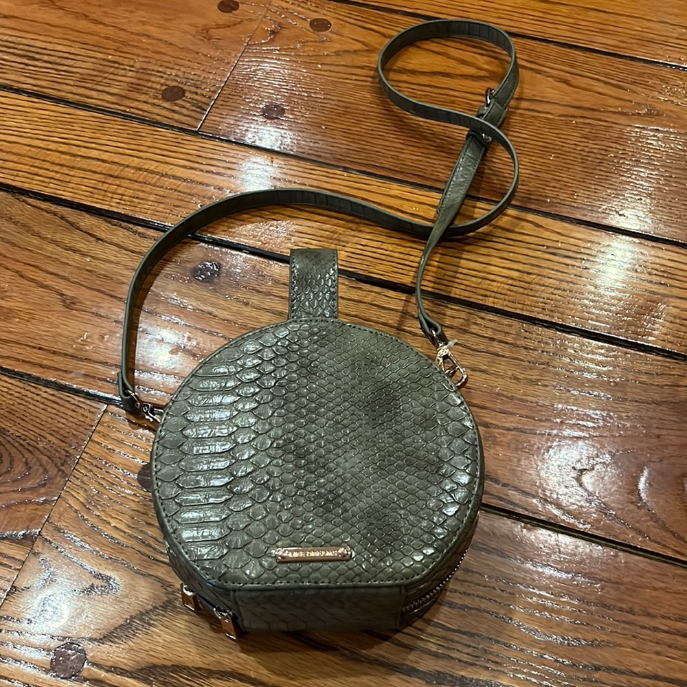 Green snake skin print purse ** NON REFUNDABLE **